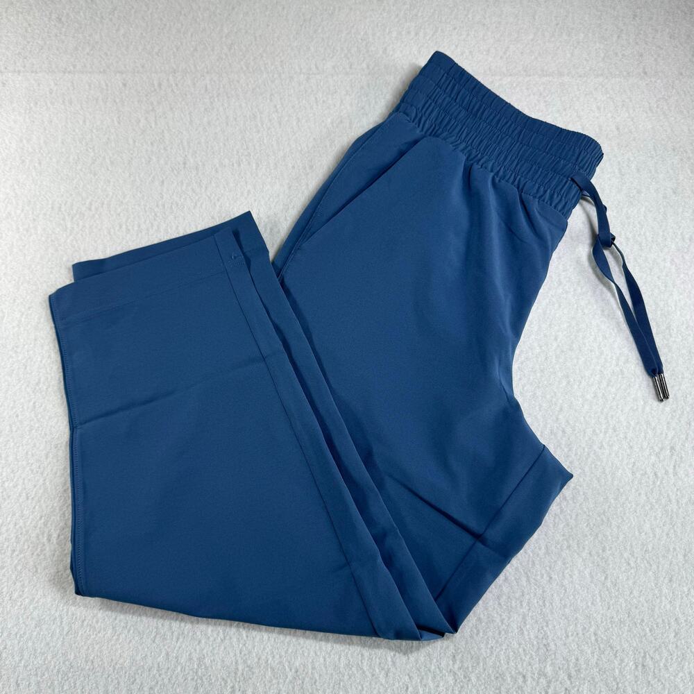 Spanx NWT On the Move Slim Pant M Petite Faded Indigo Pull On Minimalistic